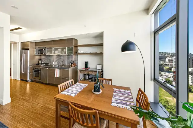 Full wall of floor to ceiling windows showcase the best perspective of lake union.