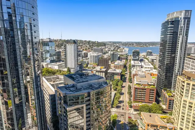 Enso has an Amazing South Lake Union location close to Denny Park, SLU Farmers Market, Lake Union, Space Needled and across from Whole Foods.