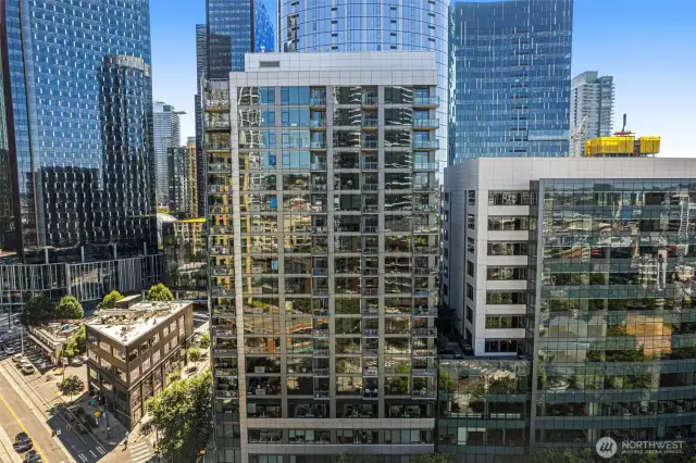 Enso has an Amazing South Lake Union location close to Denny Park, SLU Farmers Market, Lake Union, Space Needled and across from Whole Foods.