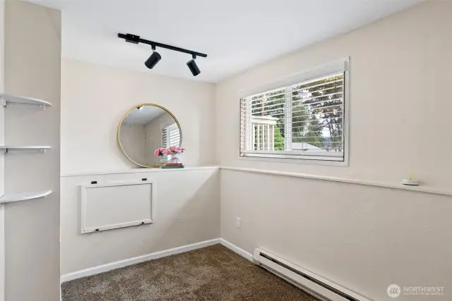 Office/Potential small bedroom