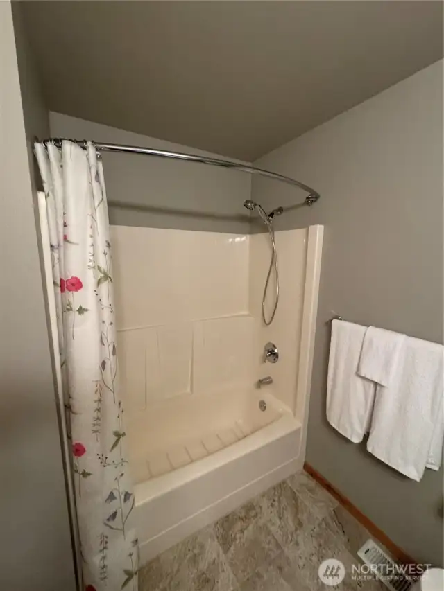 Tub/shower combination in guest bath.