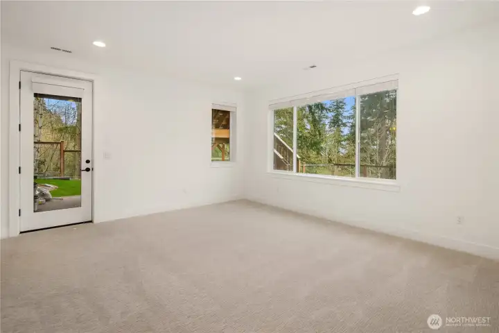 Separate entrance to outside/backyard