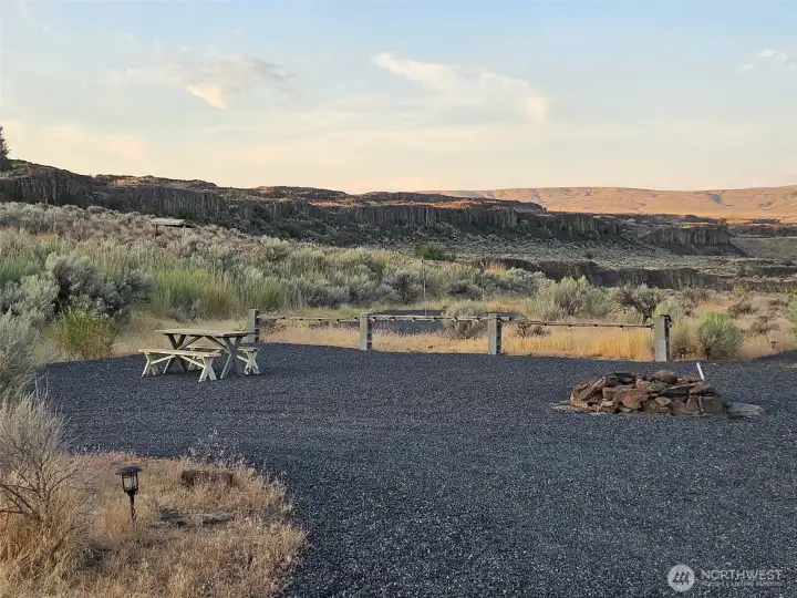 Picnic area, Firepit & Cornhole setup