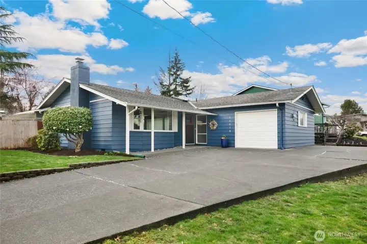 Room for several vehicles and RV parking.