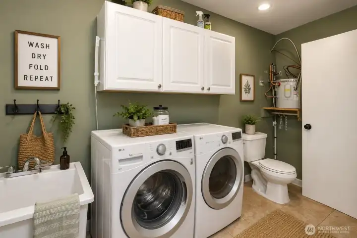 Virtually Staged - warm mud room/utility room in the garage. Virtually Staged - warm mud room/utility room in the garage.
