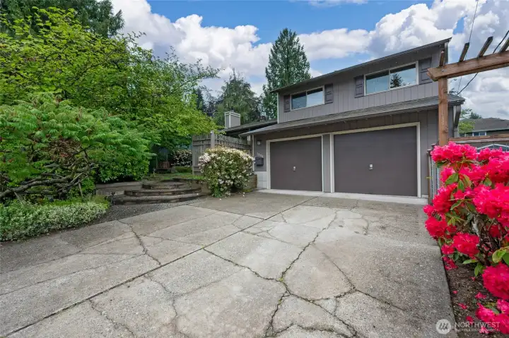 2 car garage, and welcoming entry
