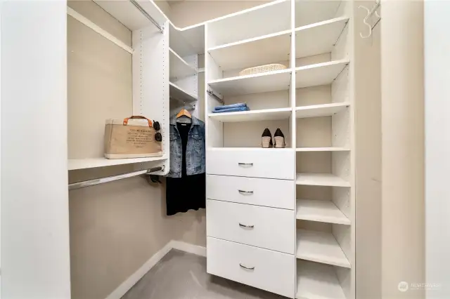 Closet system in the primary