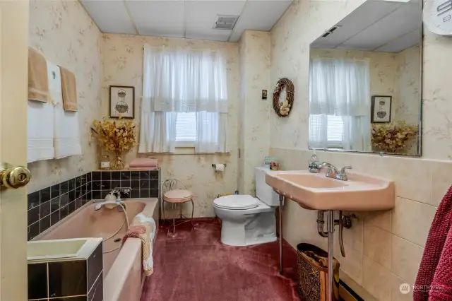 2nd floor bathroom