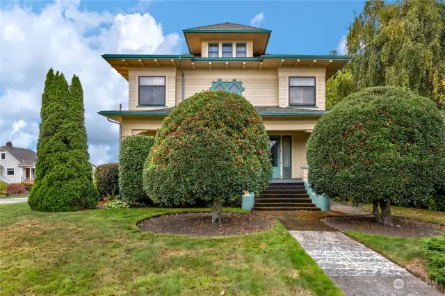 Historic home with entry on Rucker Ave or back door private alley