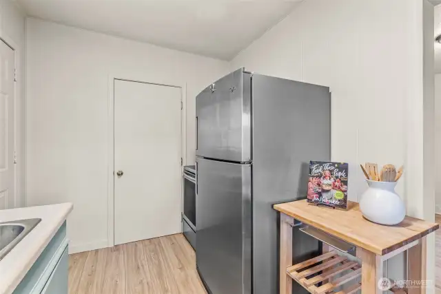 Stainless steel appliances included