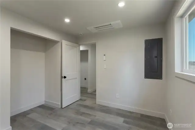 2nd bedroom
