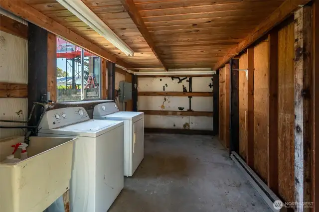 Extra washer & druer in the garage