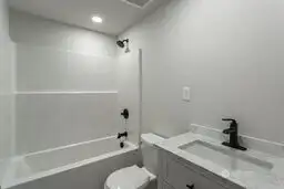 full bath near the 2 bedrooms