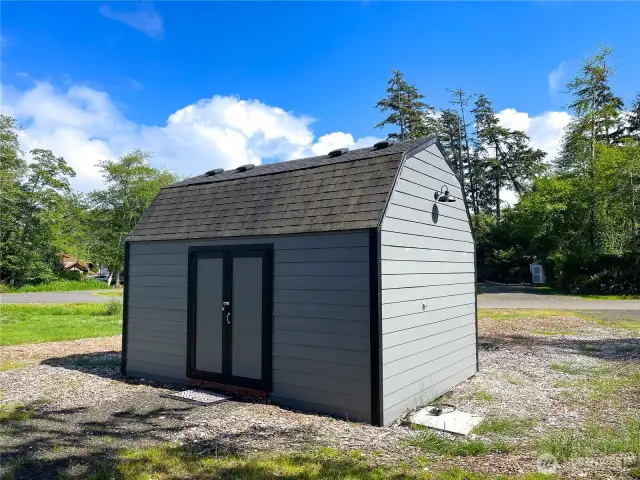 Shed with electricity