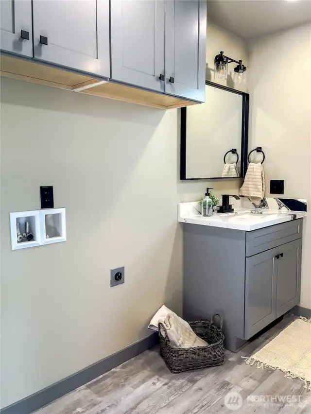 Laundry hookups in main bathroom