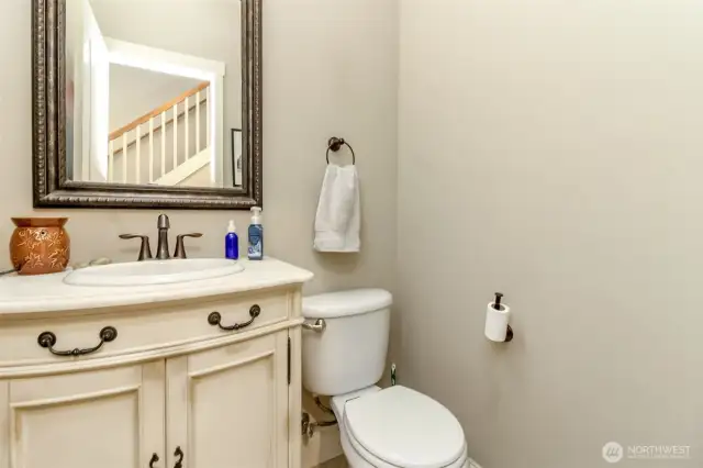 Main floor guest bathroom w/custom vanity!