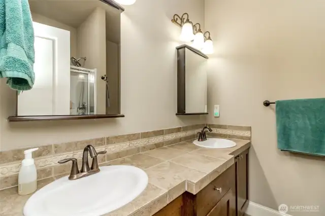Double vanity in the primary bathroom!
