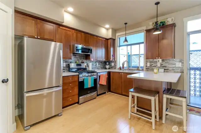 Upgraded new stainless appliances and gas range!