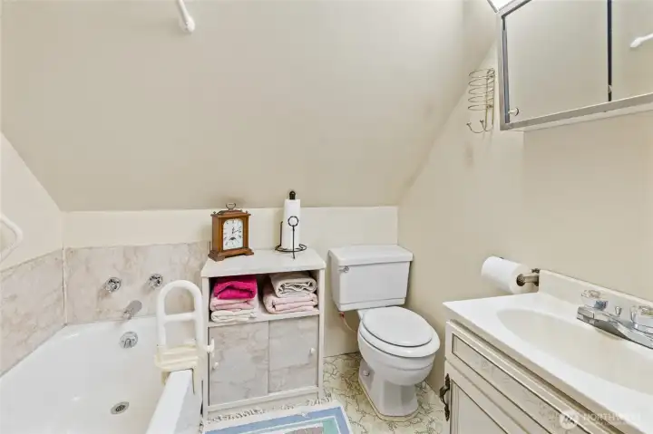 Upstairs 3/4 bath