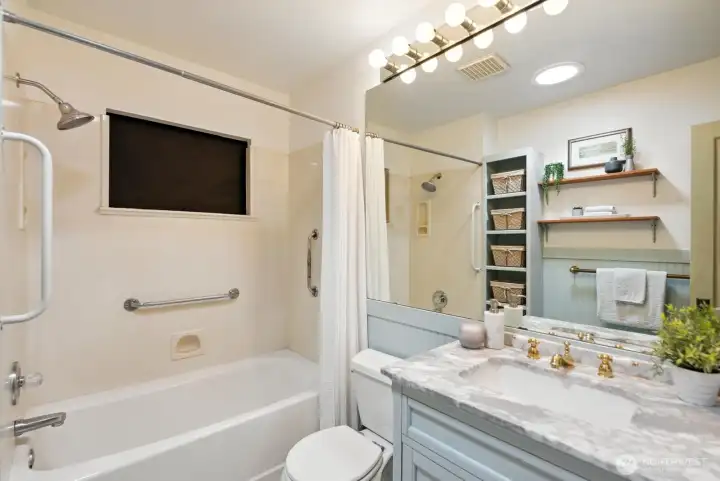 Main bathroom