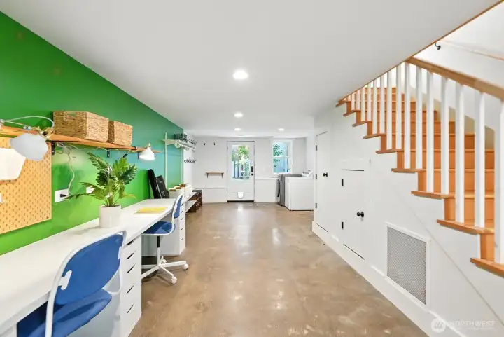 oversized mudroom and workspace plus laudry