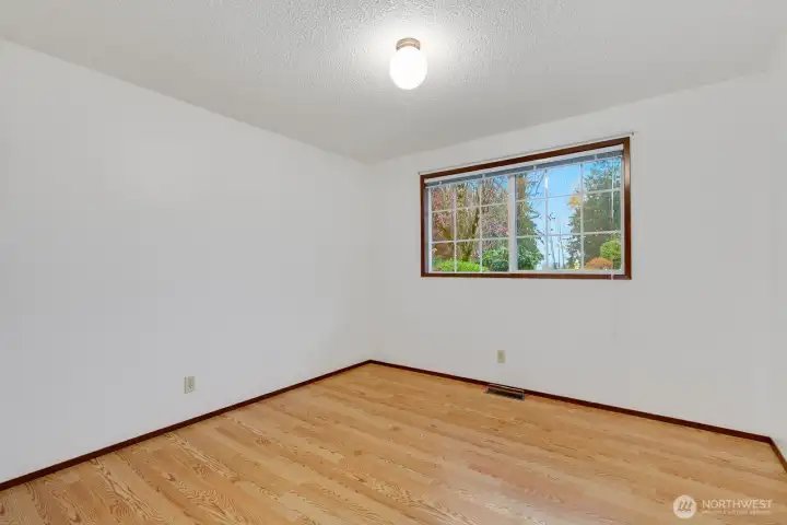This the 2nd bedroom.