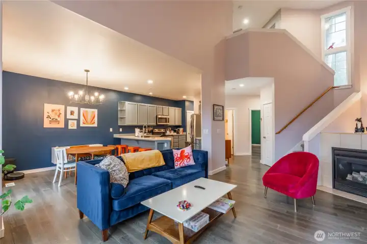 Open living room w/gas fireplace