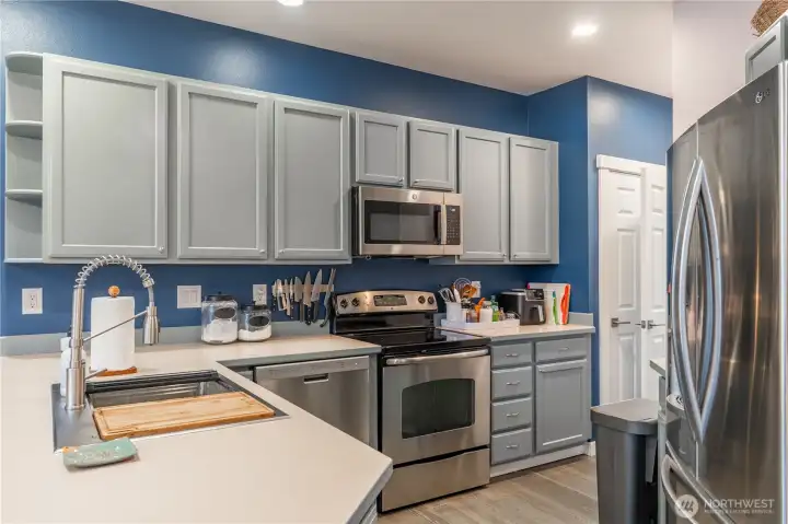Updated Kitchen provides all new SS Appliances and new sink/faucet