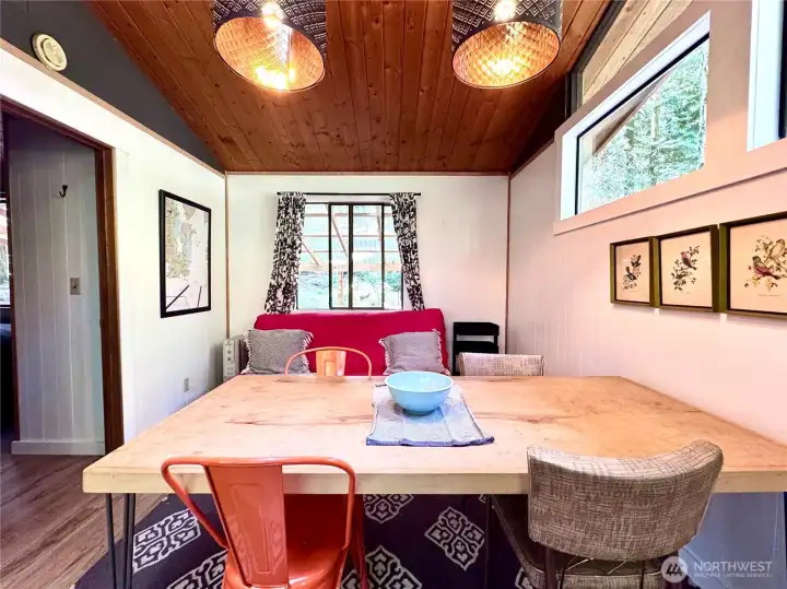 Enough space for a six-foot ding table. Time to start entertaining!