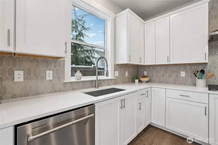 This kitchen has tons of storage and great work space! This kitchen has tons of storage and great work space!