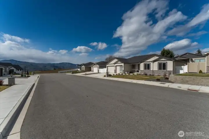 Spacious and Quiet Cul-de-sac St!