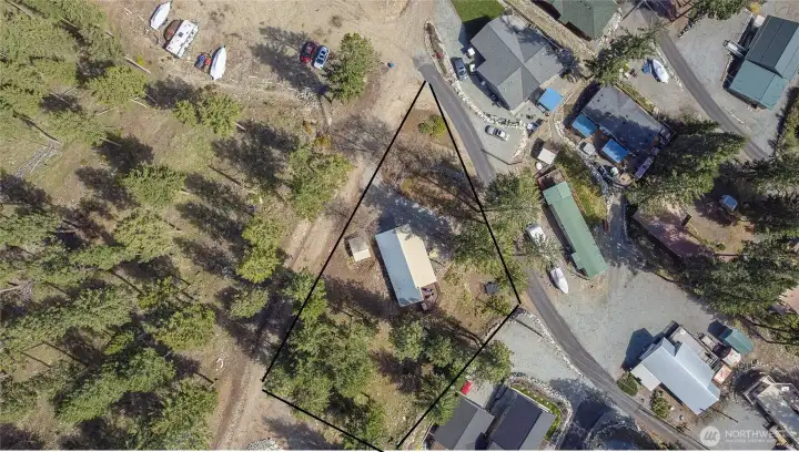 Lot lines outlined by agent- yacht club will verify exact property pins