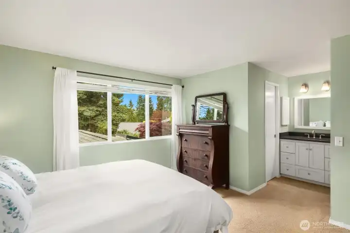 Spacious primary bedroom and en-suite bathroom