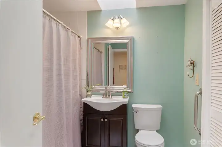 bathroom 3/4