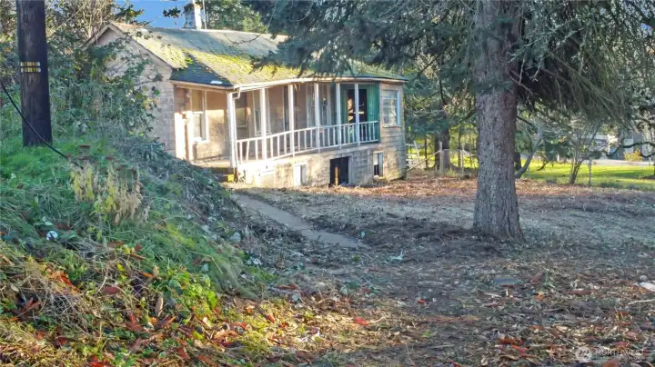 Driveway to house
