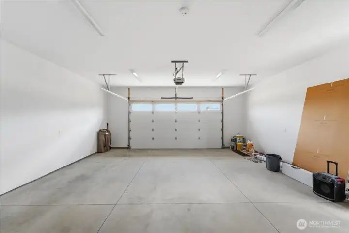 2-car garage (625SF)