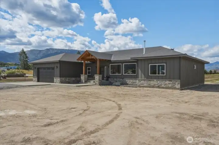 View of front yard