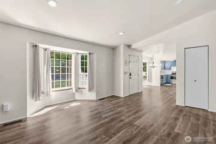 Enjoy gazing out your windows onto that beautiful yard while you dine.