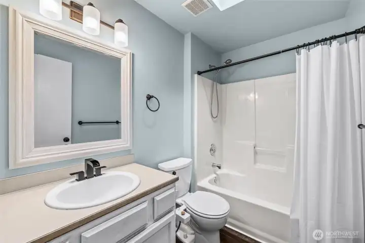 Full bathroom in the hallway .