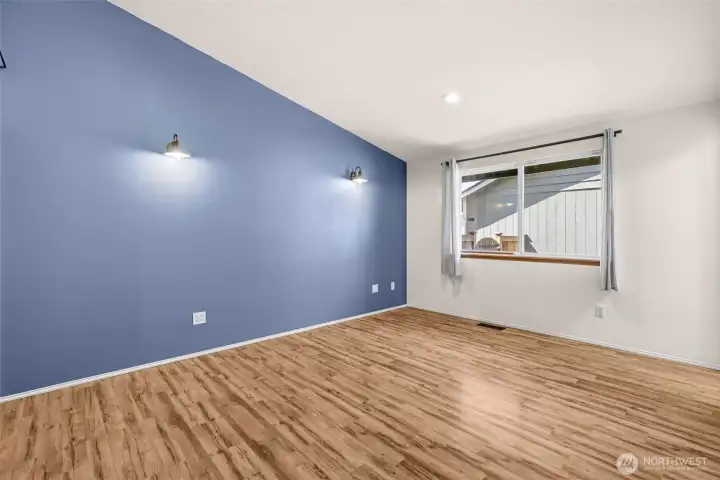 Spacious primary bedroom ensuite, has been freshly painted.