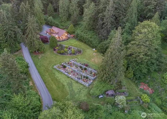 The property extends from Humphrey Rd to the top of Cedar View Dr.