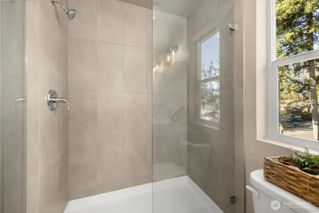 Photographs are for illustrative purposes only. Features, finishes, interior/exterior colors, landscaping and floorplan shown may vary from actual homes built.