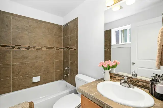 Primary bath with dual vanity