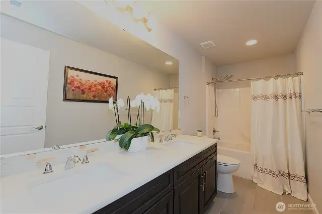 Main Hall Bathroom Upstairs