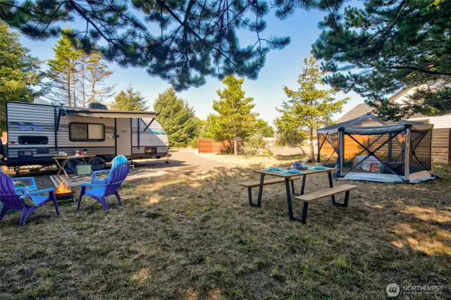 A secluded lot with trees on three sides and a privacy fence on the fourth. Features full hookups and a gravel drive—ideal for long stays or weekend getaways.