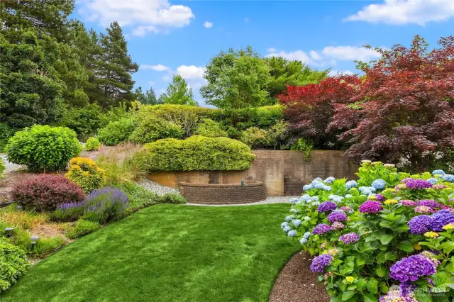This beautiful brick fountain is a show stopper. Hasn't been used in a few years so buyer to verify.