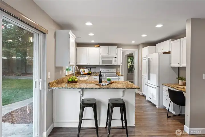 Functional kitchen W/Granite counter tops