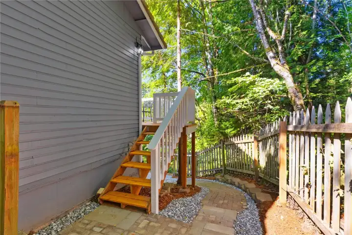 You can also enter the lower yard from the deck.