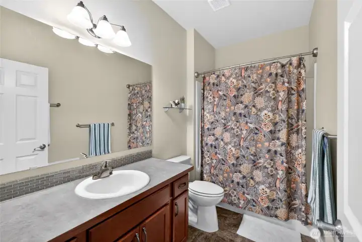 Guest Bathroom between the two guest bedrooms. Lots of counter space!