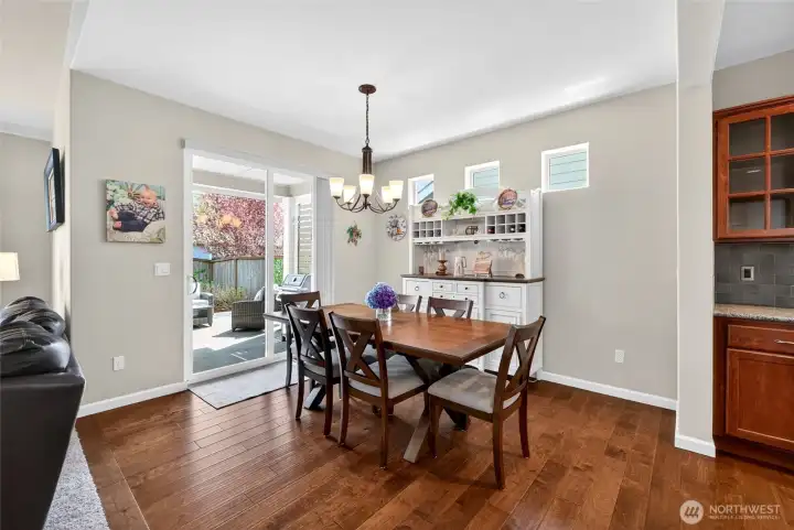 Dining Space has plenty of room for a feast with friends!